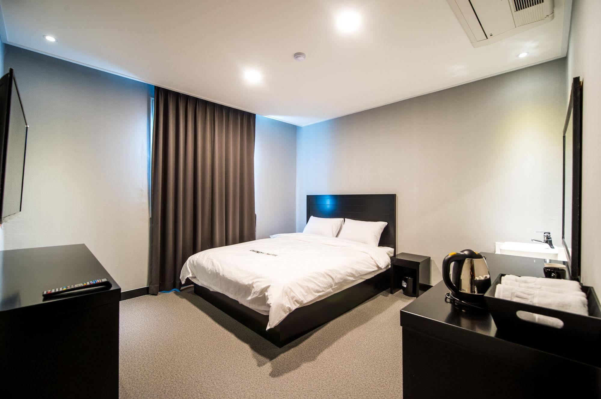 อีโคโนมี โฮเต็ล ซอกโช Hotel ซกโช ภายนอก รูปภาพ